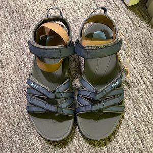 Size 9.5 Tera Tirra